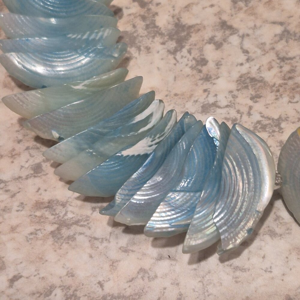 Shell and Stone Necklace - Picture 3 of 4